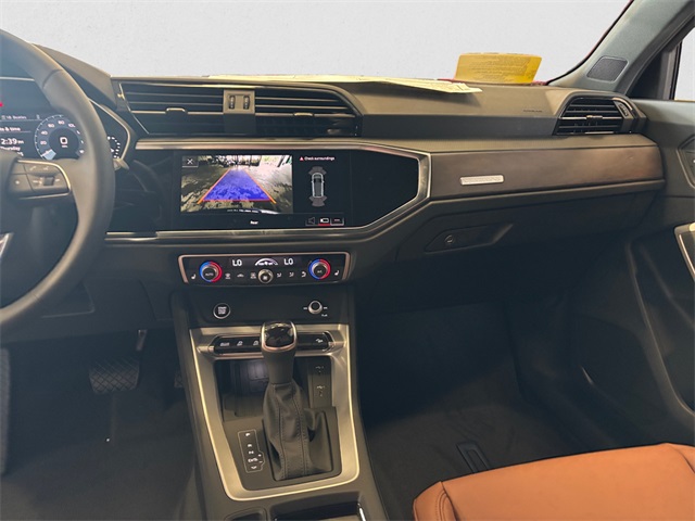 Vehicle image 14 of 15