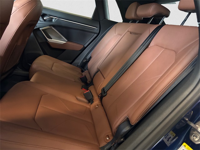 Vehicle image 11 of 15