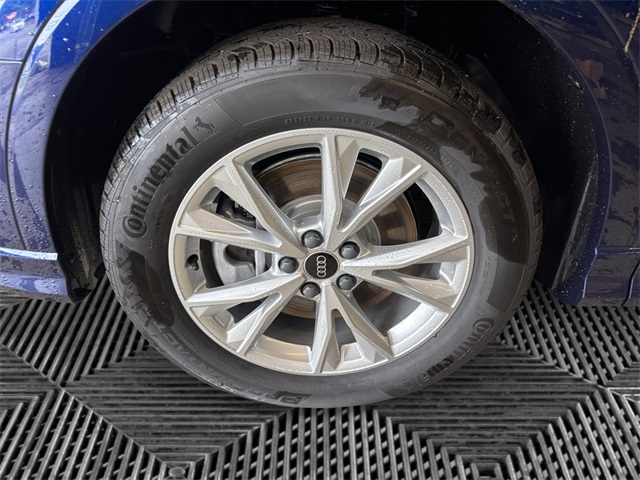 Vehicle image 9 of 15