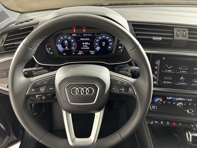Vehicle image 13 of 18
