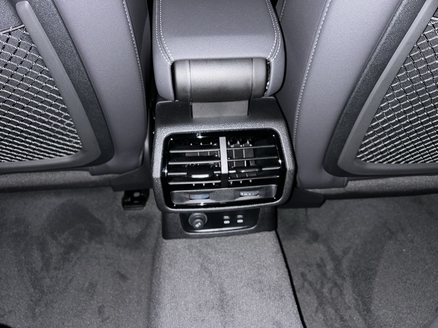 Vehicle image 17 of 18