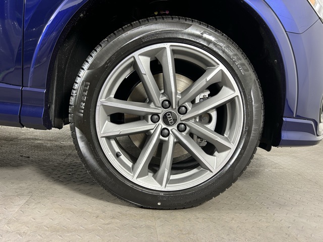 Vehicle image 9 of 18