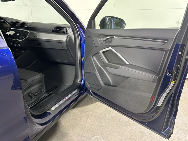 Vehicle image 18 of 18