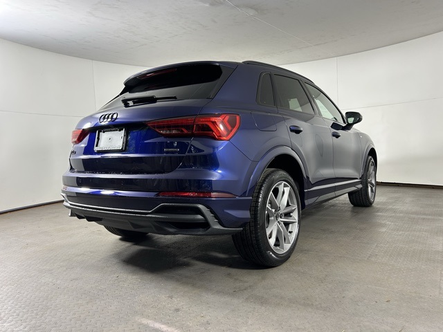Vehicle image 6 of 18
