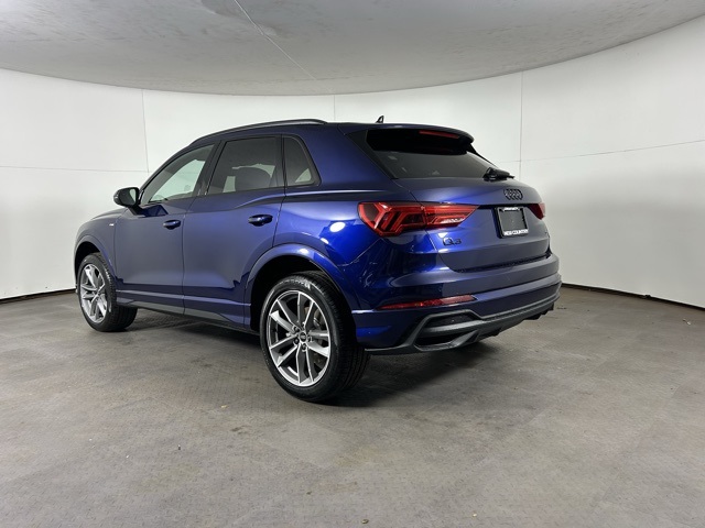 Vehicle image 8 of 18