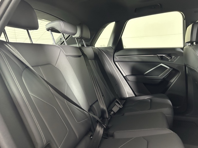 Vehicle image 10 of 18