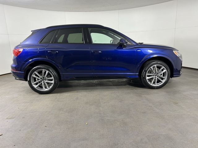 Vehicle image 5 of 18