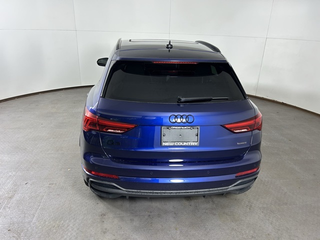 Vehicle image 7 of 18