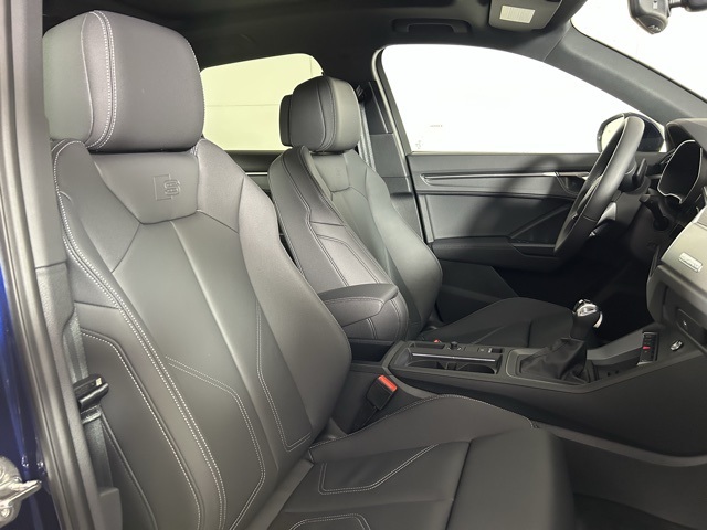 Vehicle image 11 of 18