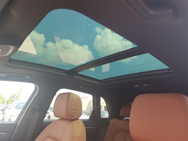 Vehicle image 21 of 27