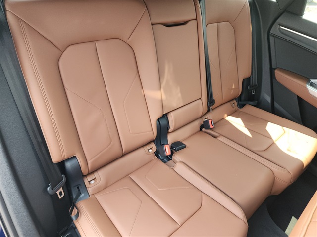 Vehicle image 11 of 27