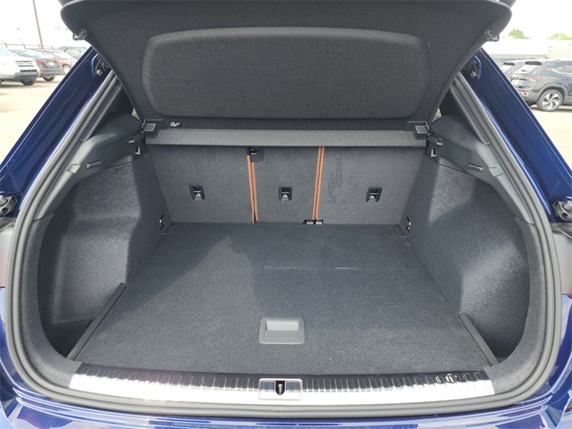 Vehicle image 10 of 27