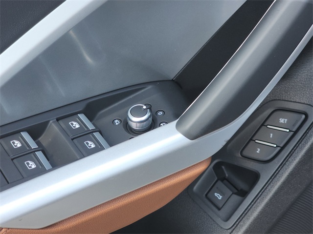 Vehicle image 20 of 27