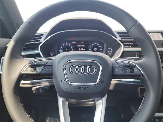 Vehicle image 14 of 27