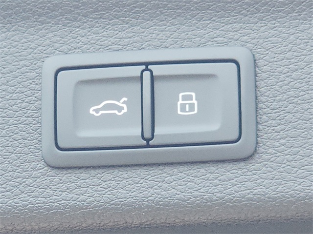 Vehicle image 22 of 27