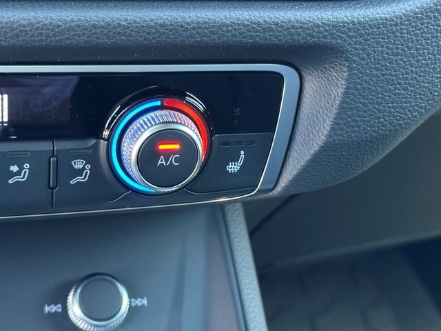 Vehicle image 23 of 28