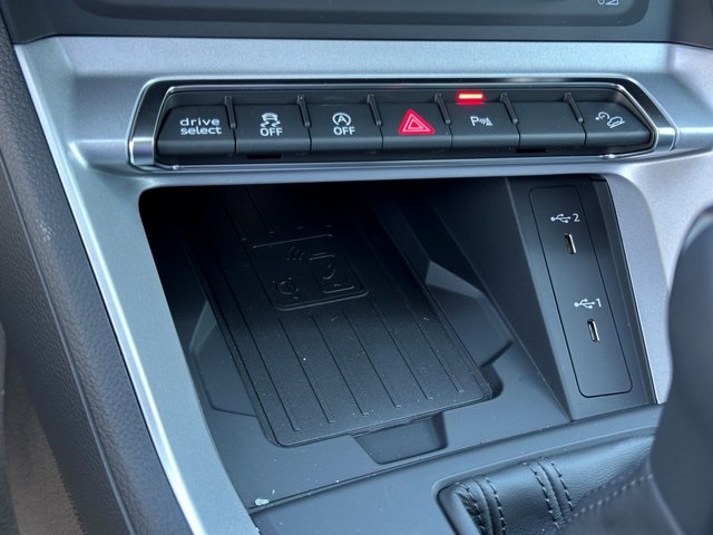 Vehicle image 25 of 28