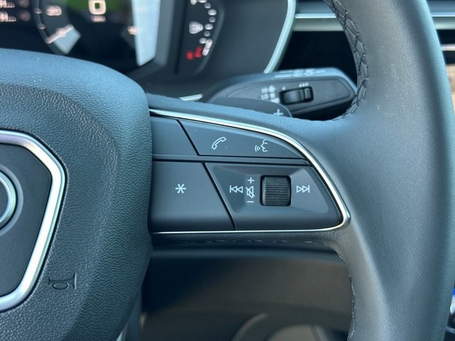 Vehicle image 26 of 28