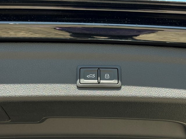 Vehicle image 15 of 28