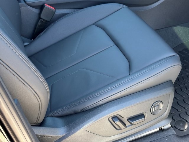 Vehicle image 12 of 28