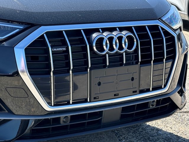 Vehicle image 4 of 28