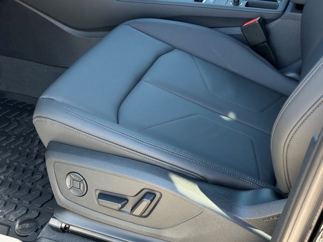 Vehicle image 19 of 28