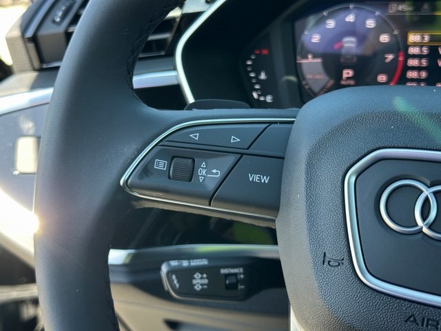 Vehicle image 27 of 28