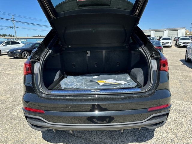 Vehicle image 14 of 28