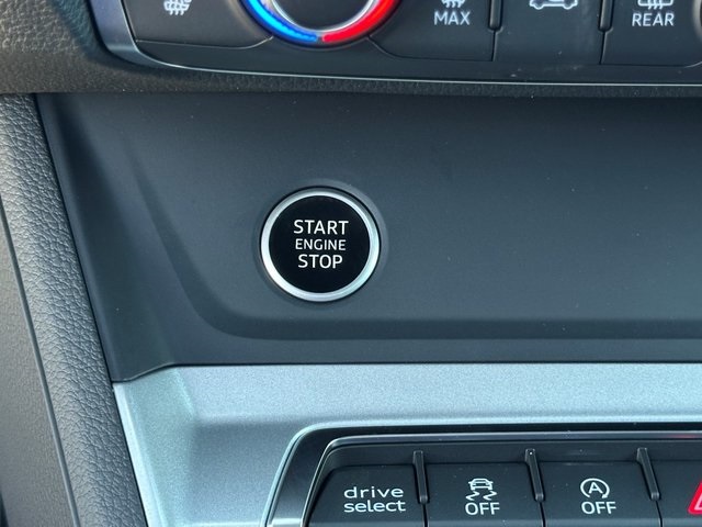 Vehicle image 24 of 28