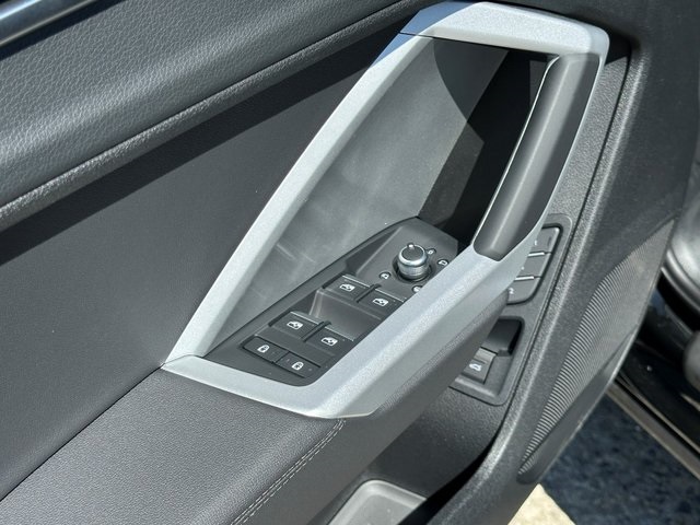 Vehicle image 16 of 28