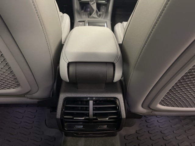 Vehicle image 22 of 23