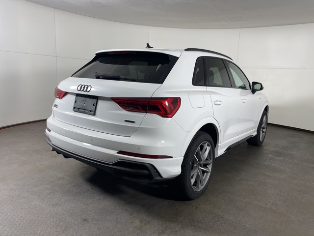 Vehicle image 5 of 23