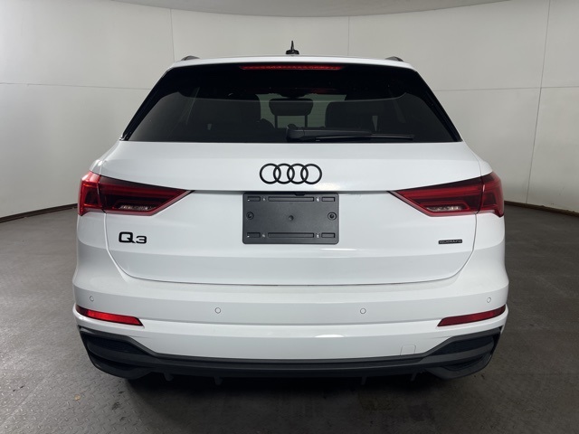 Vehicle image 6 of 23