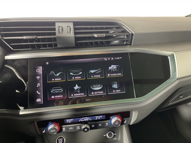 Vehicle image 18 of 23