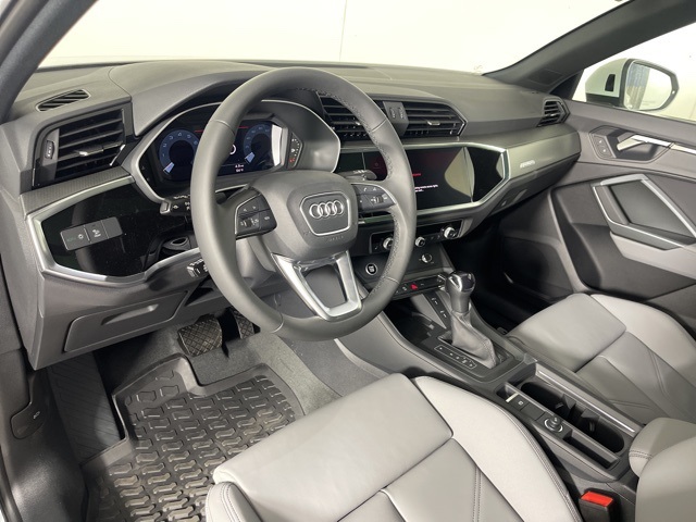 Vehicle image 16 of 23