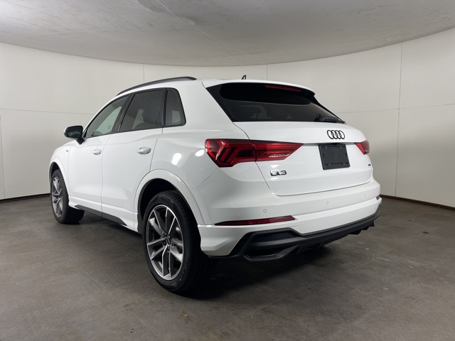Vehicle image 7 of 23