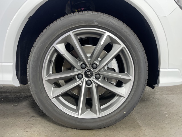 Vehicle image 10 of 23