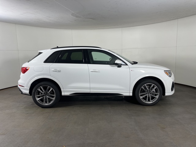 Vehicle image 4 of 23
