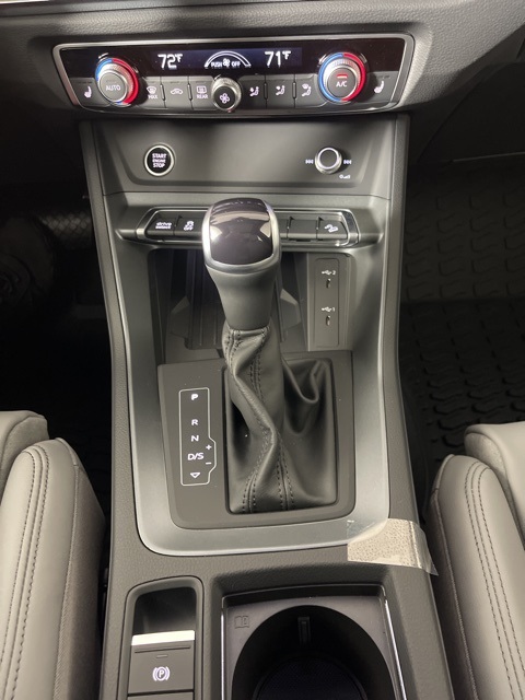 Vehicle image 19 of 23