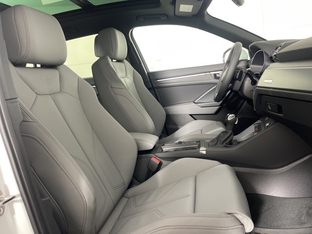 Vehicle image 14 of 23
