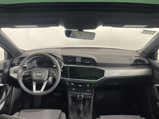 Vehicle image 15 of 23