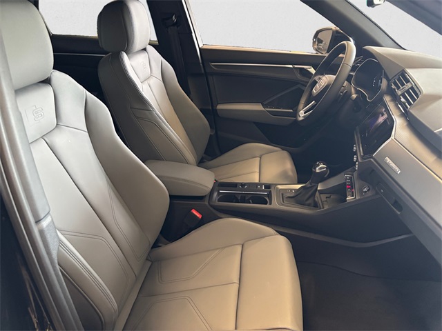 Vehicle image 10 of 15