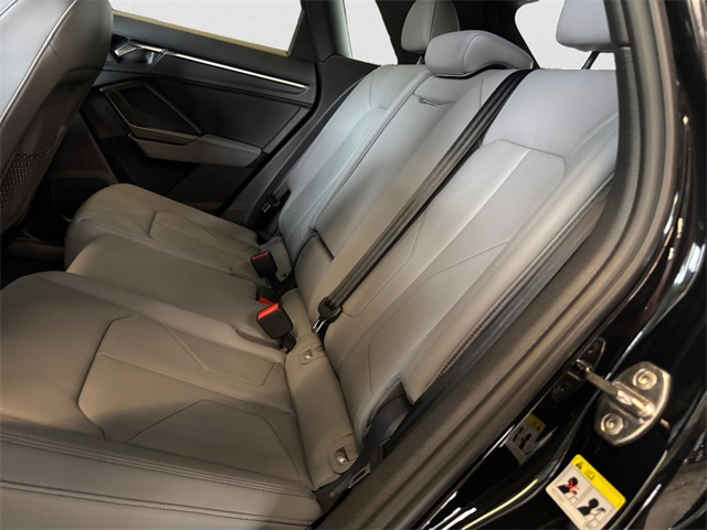 Vehicle image 11 of 15