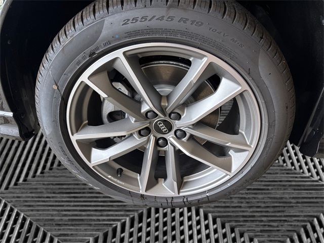 Vehicle image 9 of 15