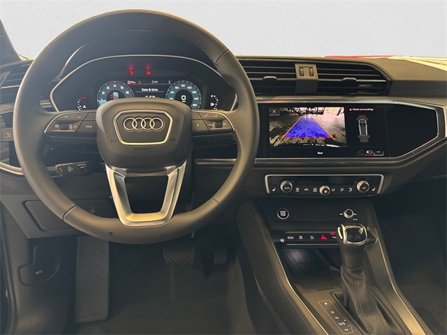 Vehicle image 13 of 15