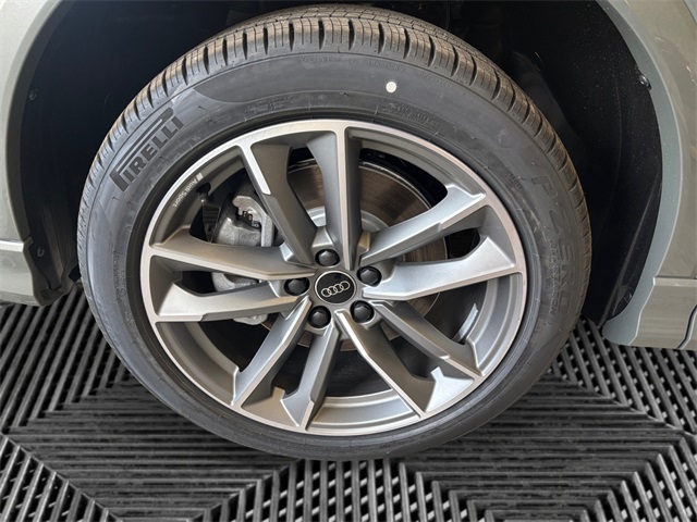 Vehicle image 14 of 15