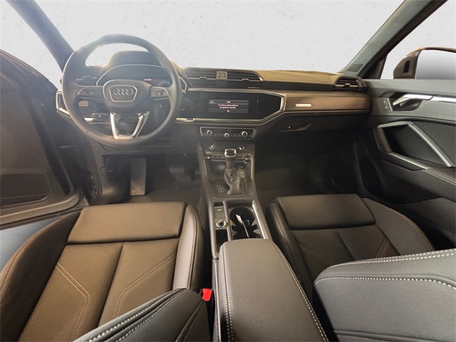 Vehicle image 10 of 15