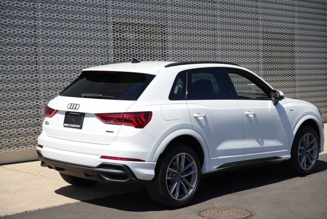 Vehicle image 3 of 12