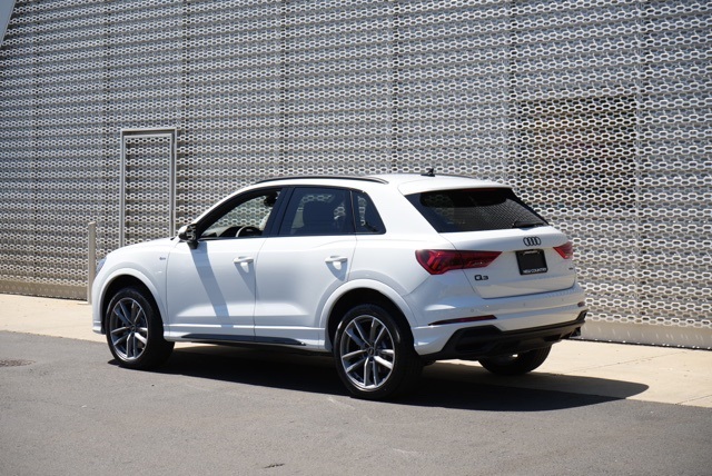 Vehicle image 5 of 12