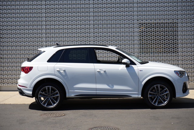 Vehicle image 2 of 12